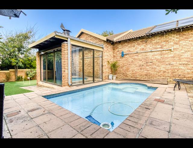 3 BEDROOM SECTIONAL TITLE RENTED IN NORTH RIDING